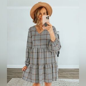 Boutique Tan Black Houndstooth Plaid V Neck Ruffle Tiered Dress Size Small